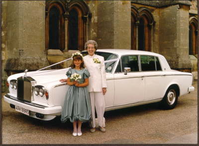 Mum&Bridesmaid&Car